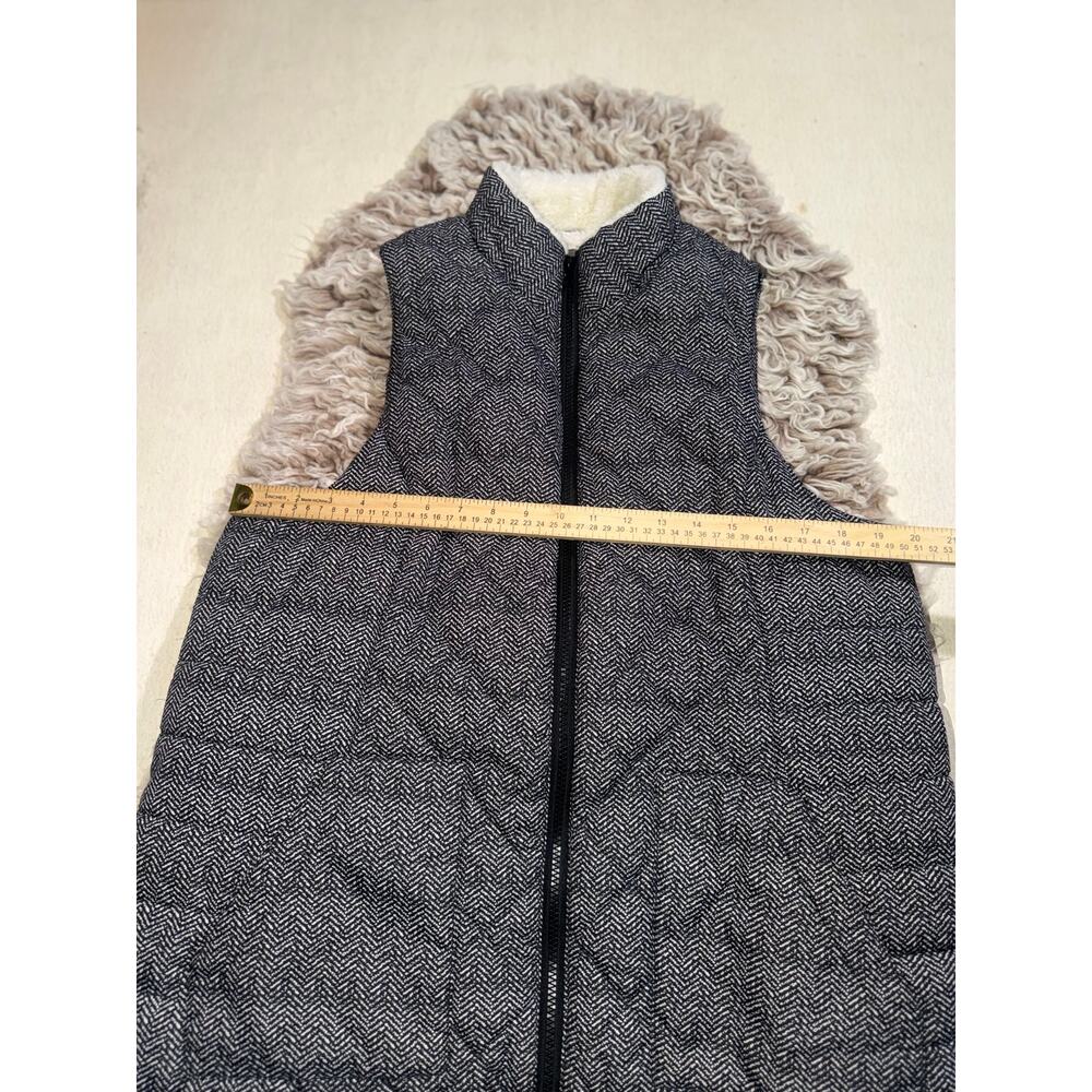 Maurice’s women’s quilted vest herringbone pattern with furry lined - Picture 4 of 10